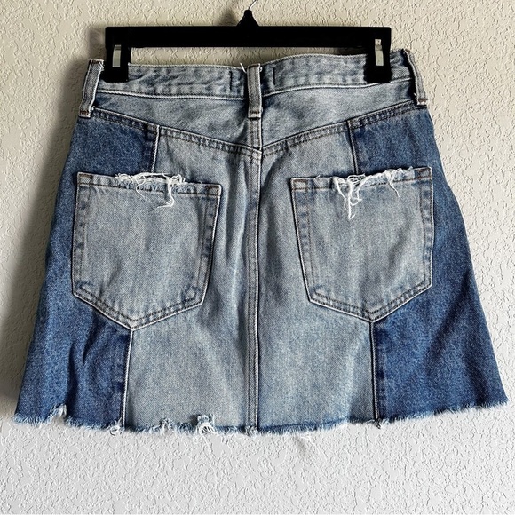 Abercrombie & Fitch Natural Rise Paneled Two Tone Raw Hem Denim Mini Skirt - Picture 3 of 10